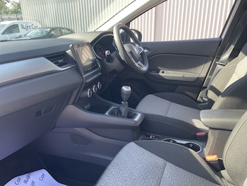 Used Renault Captur 2021 for sale - 76112616: Photo 2
