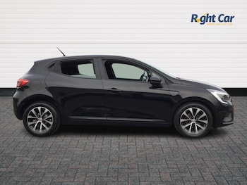 Used Renault Clio 2023 for sale - 77911328: Photo
