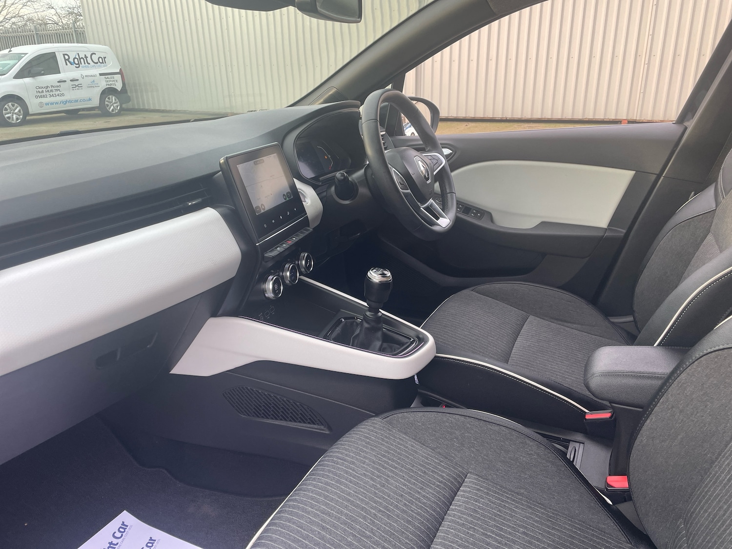 Used Renault Clio 2023 for sale - 76915127: Photo 2