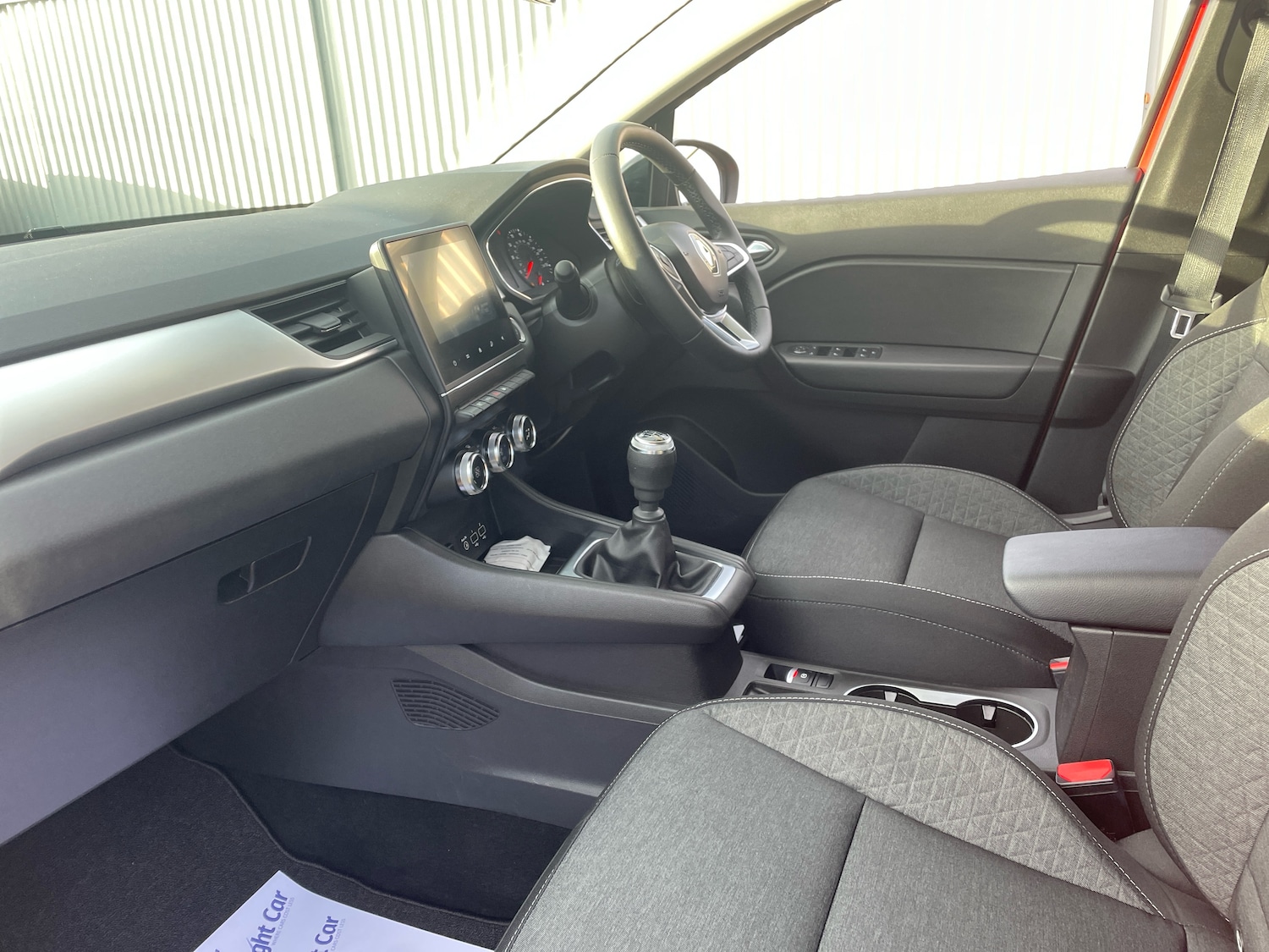 Used Renault Captur 2022 for sale - 76842217: Photo 2