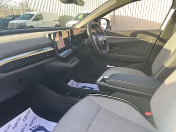 Used Renault Megane E Tech 2023 for sale - 77134033: Photo