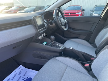 Used Renault Clio 2024 for sale - 76661132: Photo