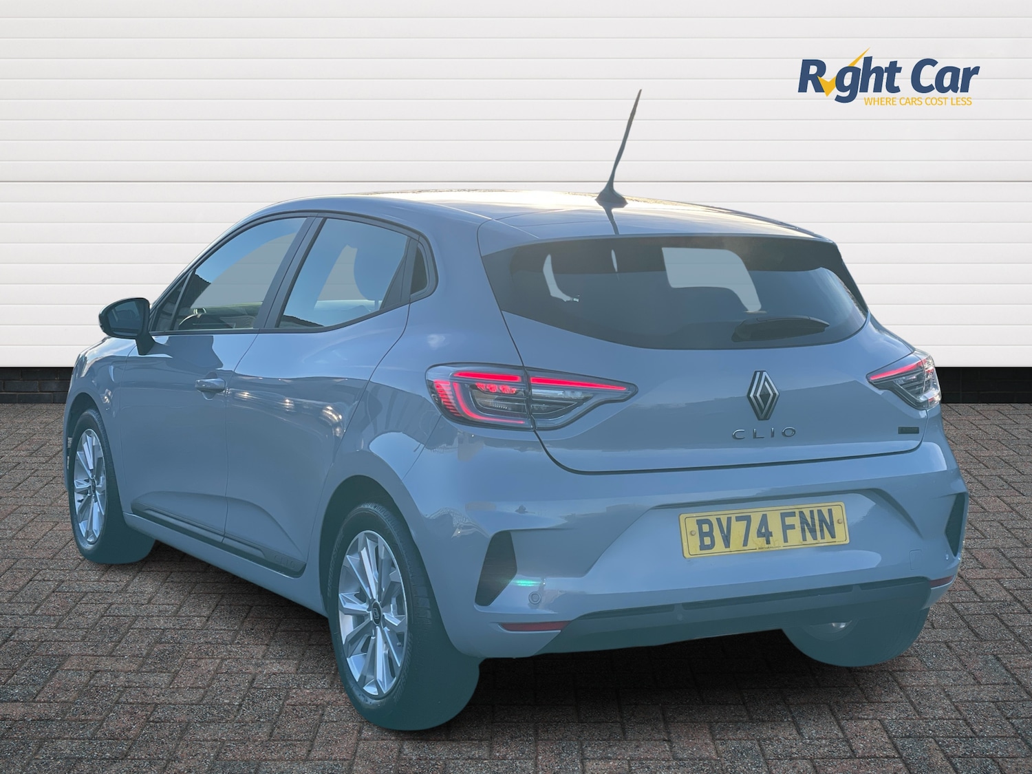Used Renault Clio 2024 for sale - 76661132: Photo 3