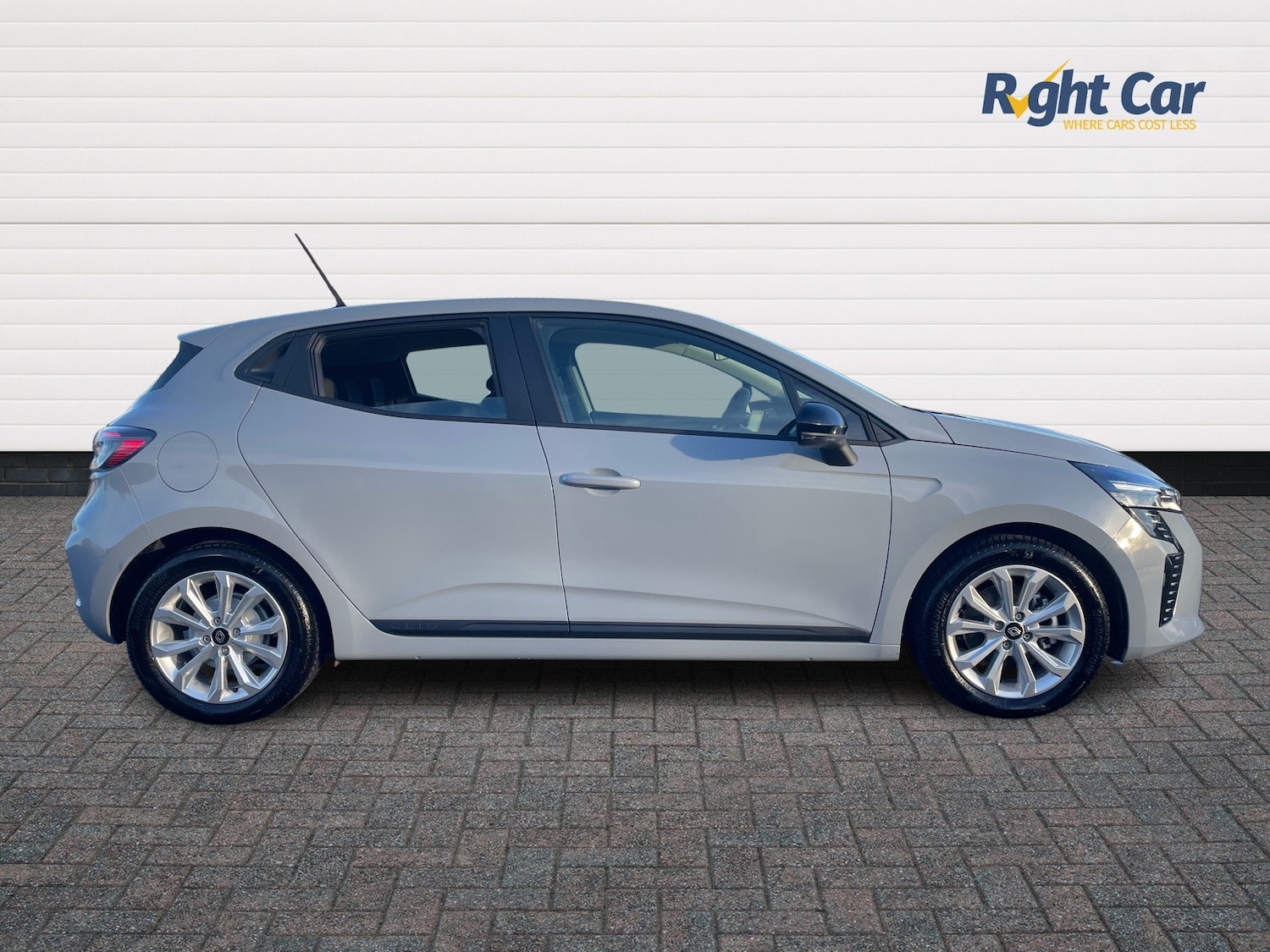 Used Renault Clio 2024 for sale - 76661132: Photo 4