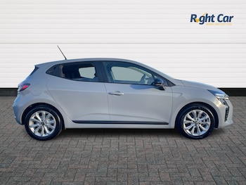 Used Renault Clio 2024 for sale - 76661132: Photo