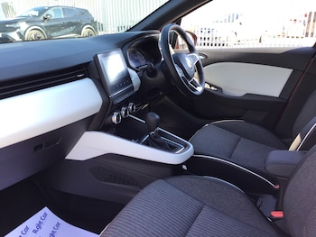 Used Renault Clio 2023 for sale - 77942174: Photo