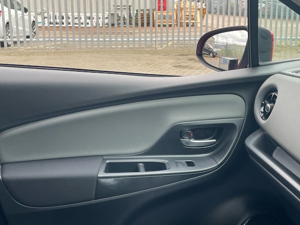 Used Toyota Yaris 2018 for sale - 76217369: Photo 11