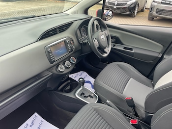 Used Toyota Yaris 2018 for sale - 76217369: Photo 2
