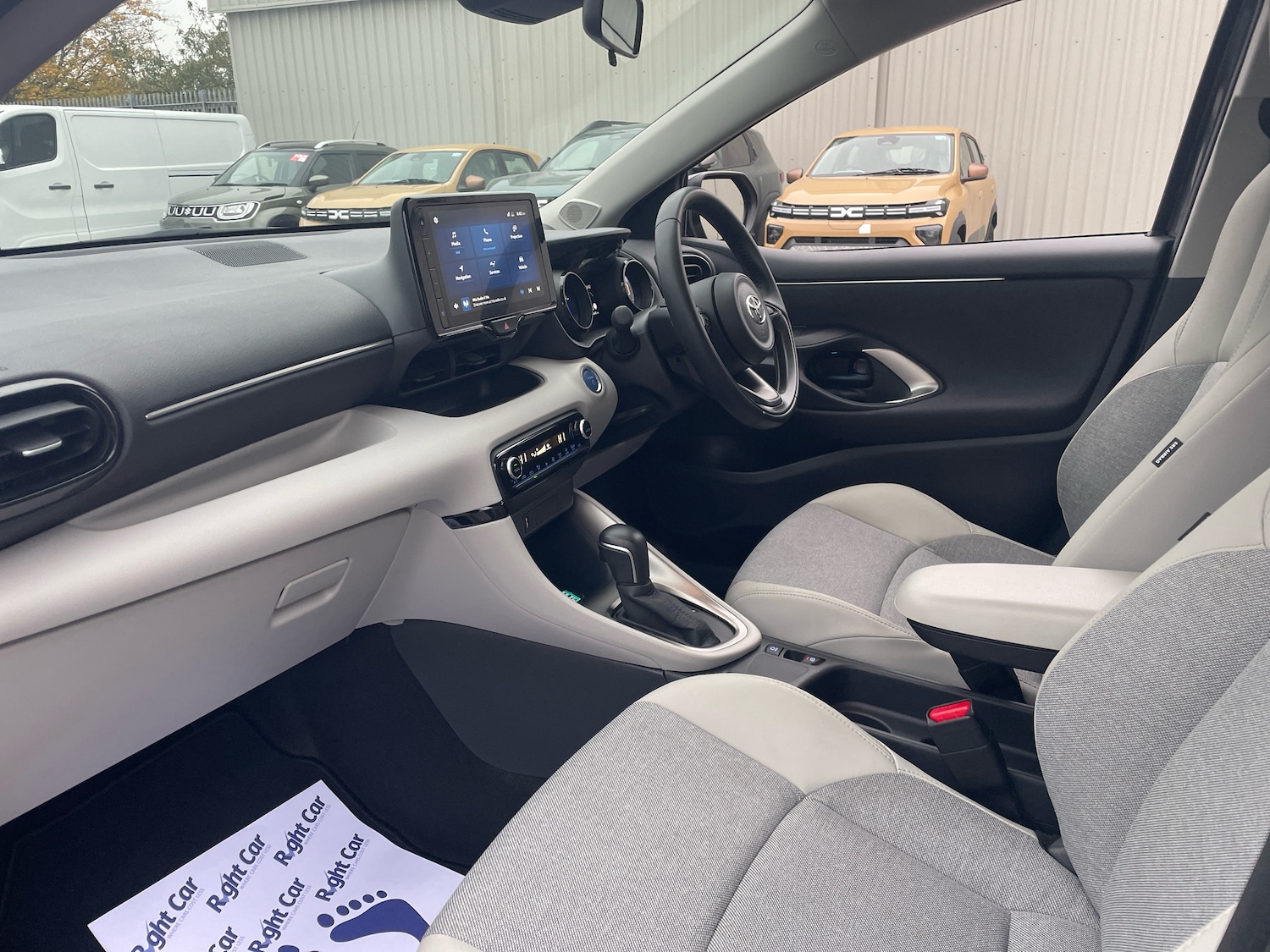 Used Toyota Yaris 2022 for sale - 76310028: Photo 2