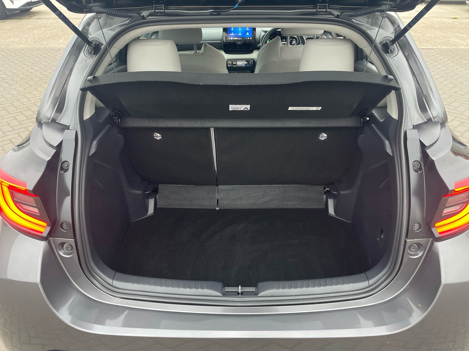 Used Toyota Yaris 2022 for sale - 76310028: Photo 9