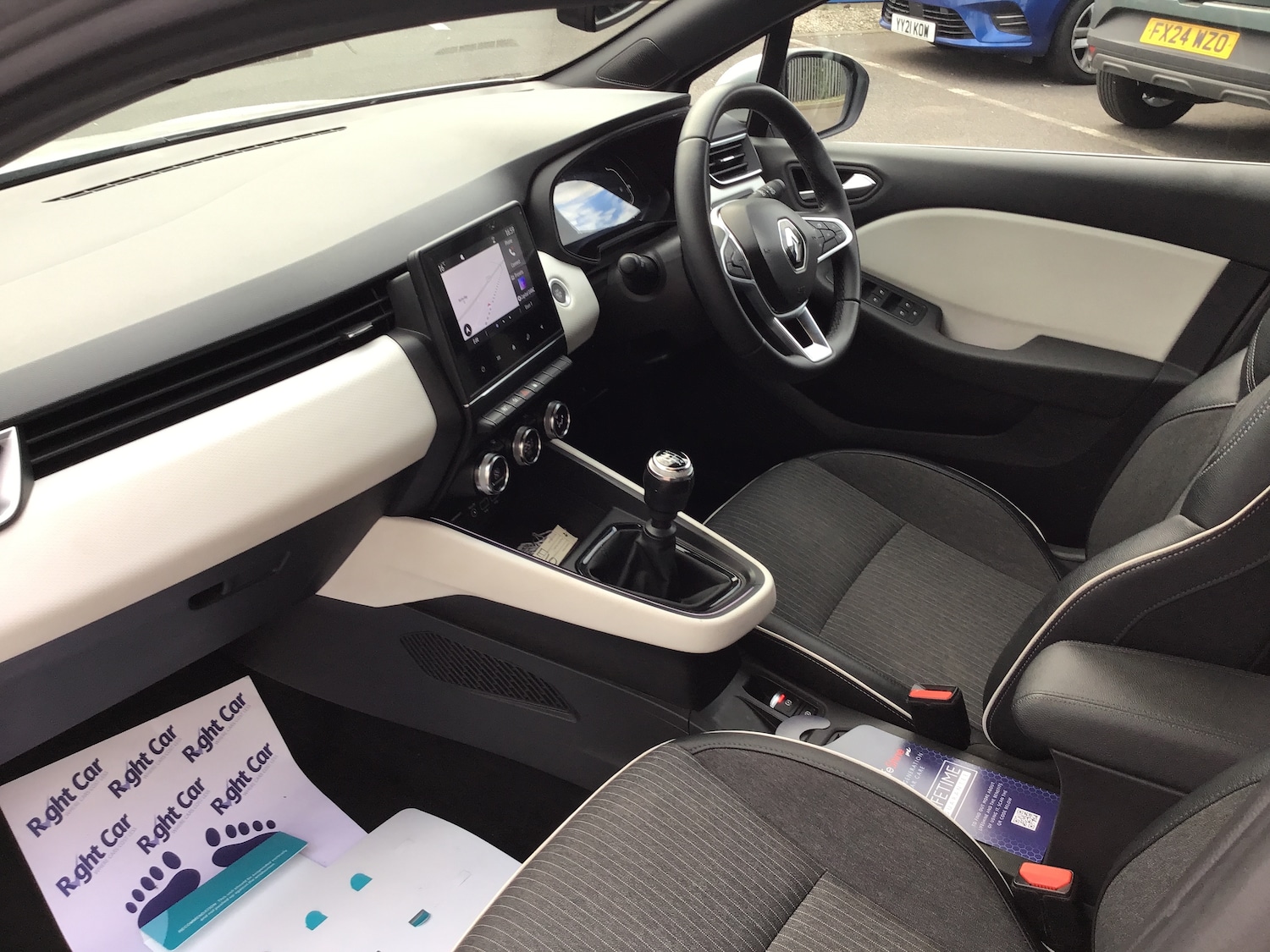 Used Renault Clio 2022 for sale - 77316103: Photo 2