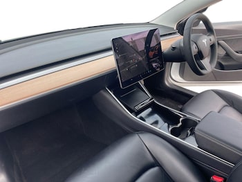 Used Tesla Model S 2019 for sale - 79567409: Photo