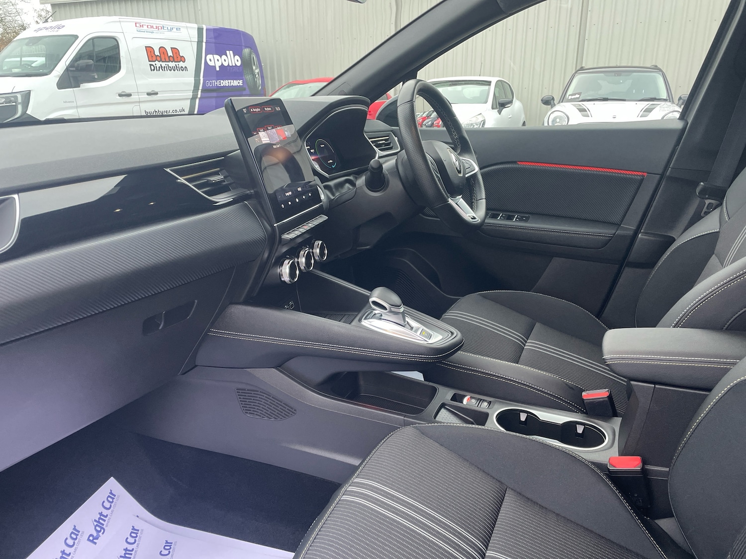 Used Renault Captur 2023 for sale - 76420149: Photo 2