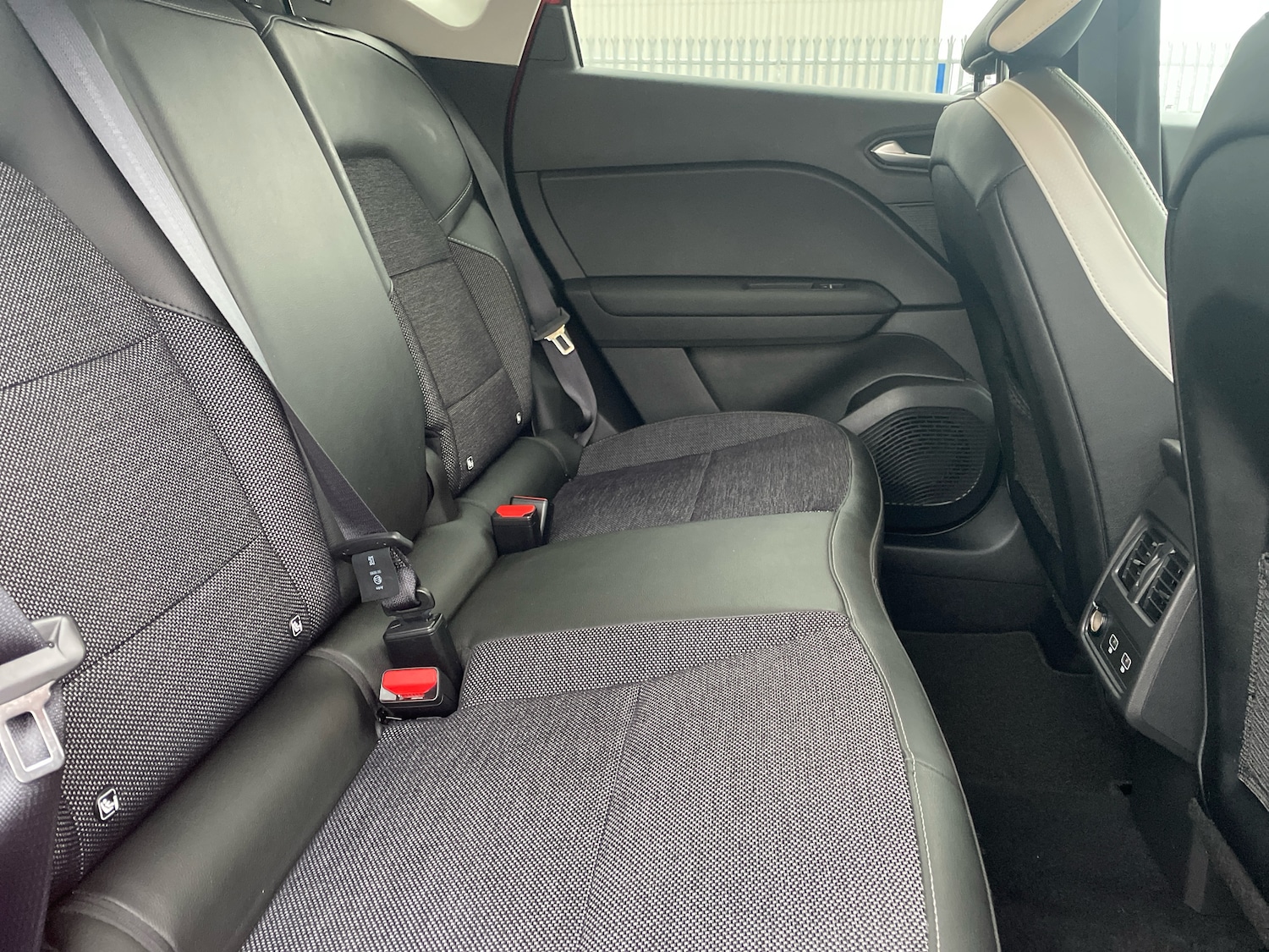 Used Renault Captur 2023 for sale - 76552100: Photo 10