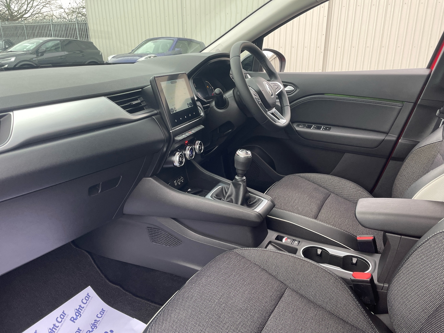 Used Renault Captur 2023 for sale - 76552100: Photo 2