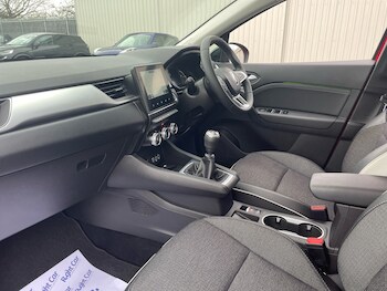 Used Renault Captur 2023 for sale - 76552100: Photo