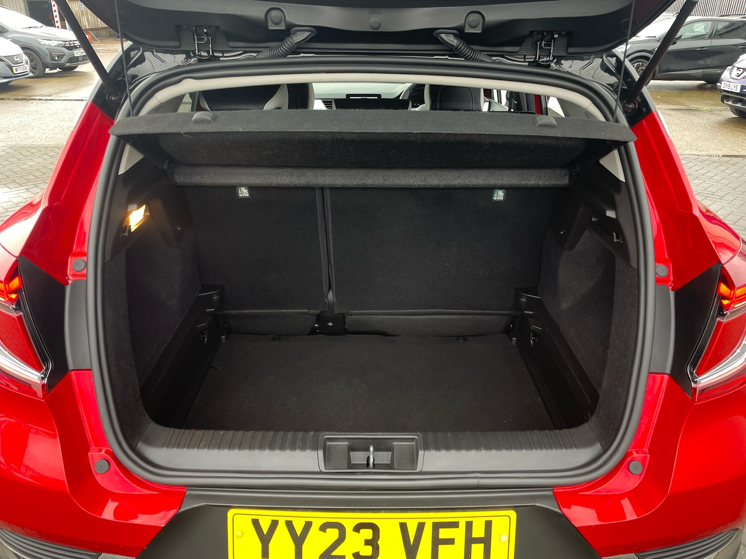 Used Renault Captur 2023 for sale - 76552100: Photo 9