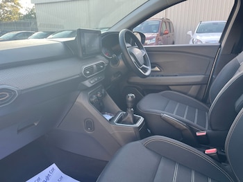 Used Dacia Sandero Stepway 2024 for sale - 76125158: Photo 2