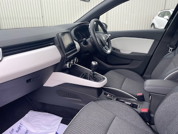 Used Renault Clio 2022 for sale - 75930316: Photo