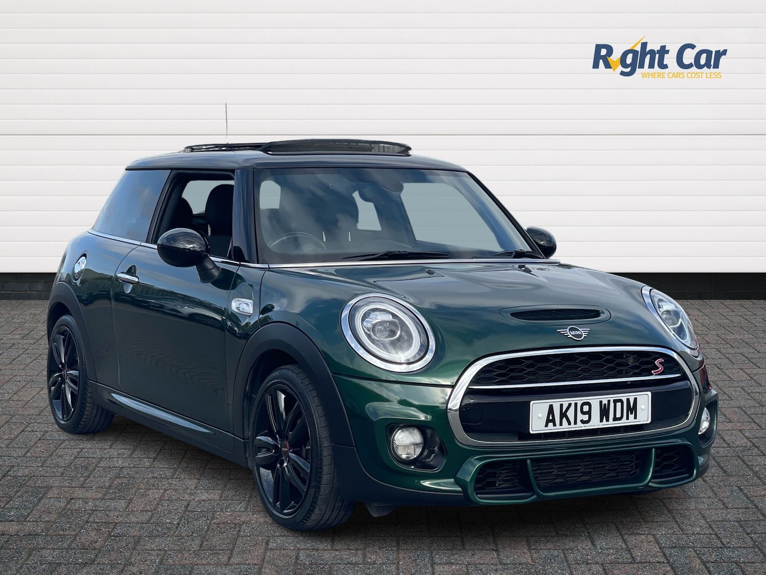 Used MINI Hatch 2019 for sale - 76015354: Photo 1