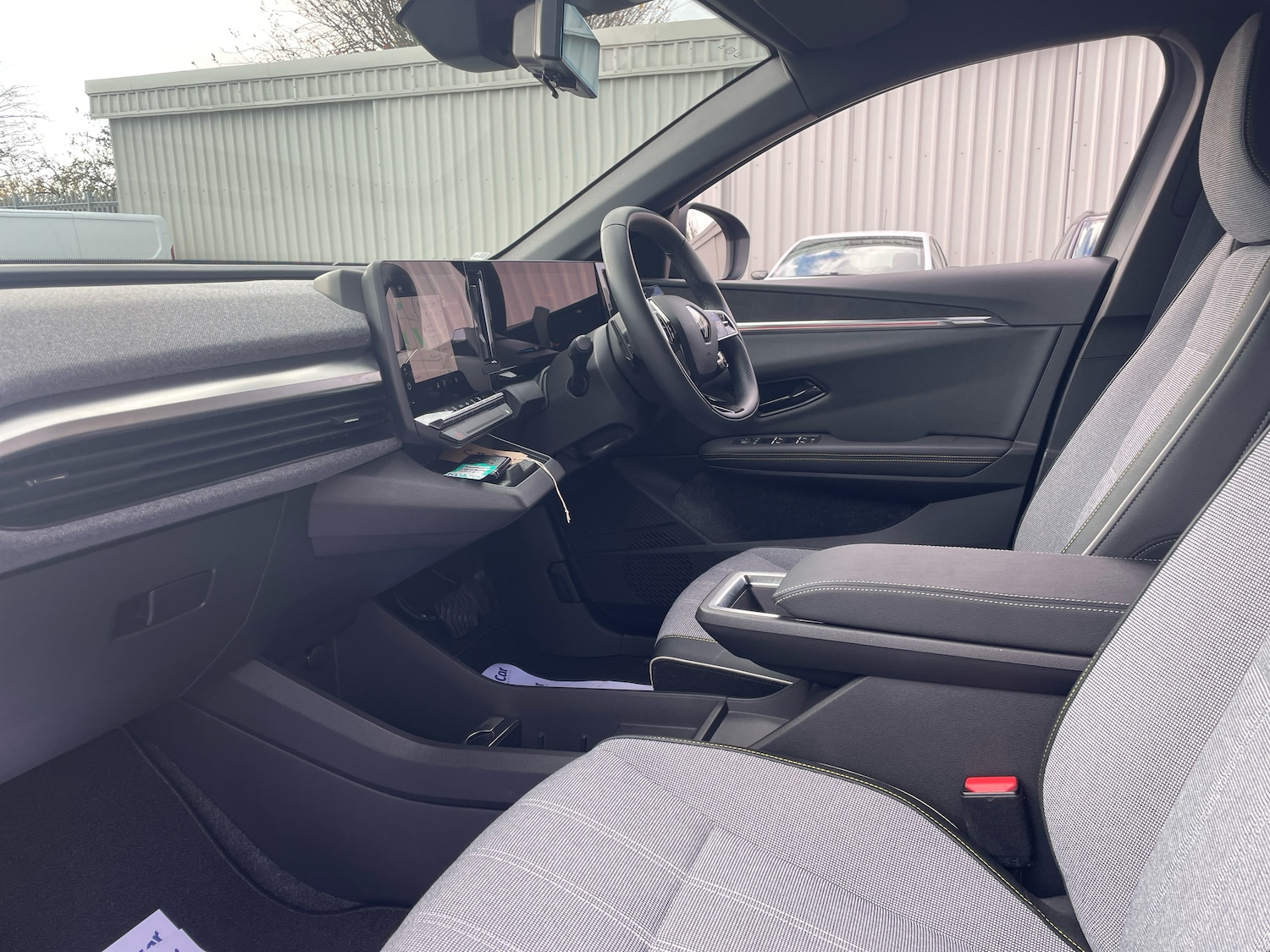 Used Renault Megane E Tech 2023 for sale - 76389926: Photo 2