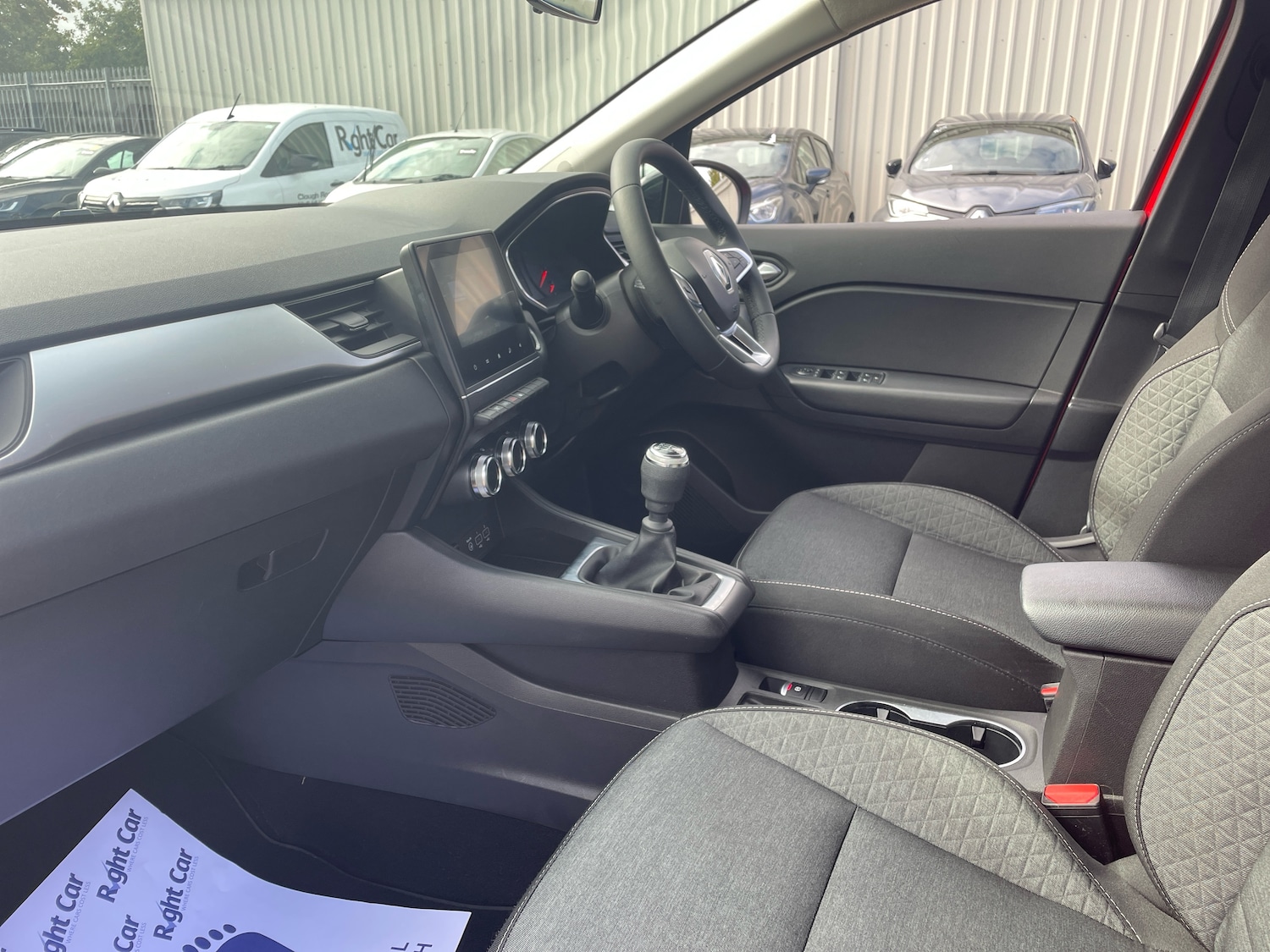 Used Renault Captur 2022 for sale - 76062570: Photo 2