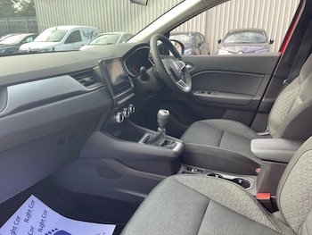 Used Renault Captur 2022 for sale - 76062570: Photo 2