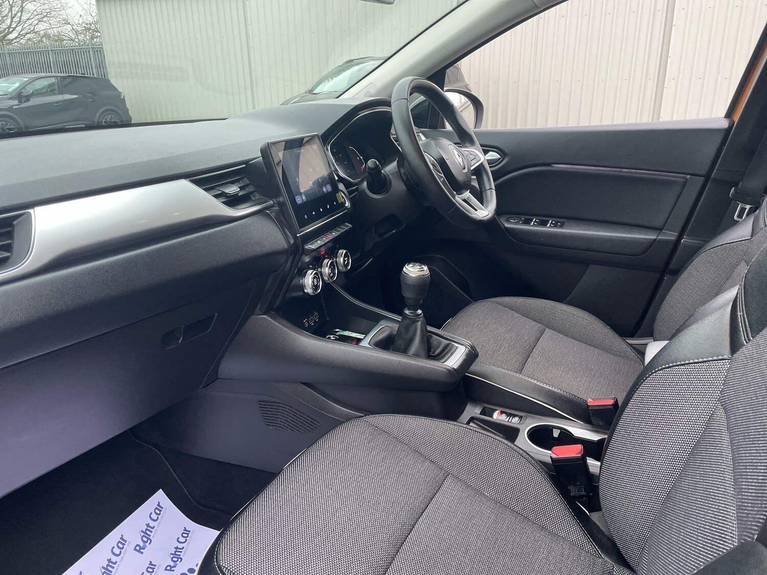 Used Renault Captur 2022 for sale - 76563396: Photo 2