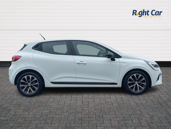 Used Renault Clio 2023 for sale - 75967430: Photo