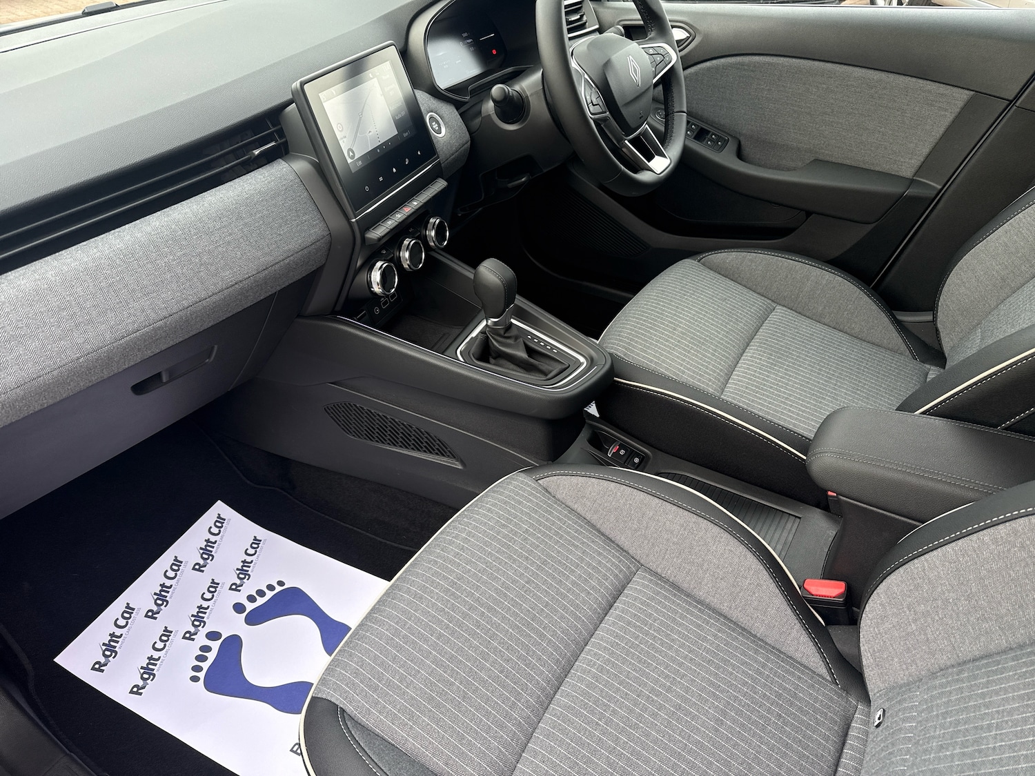 Used Renault Clio 2025 for sale - 76804233: Photo 2