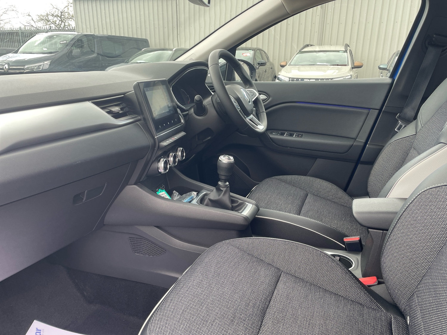 Used Renault Captur 2023 for sale - 78074736: Photo 2