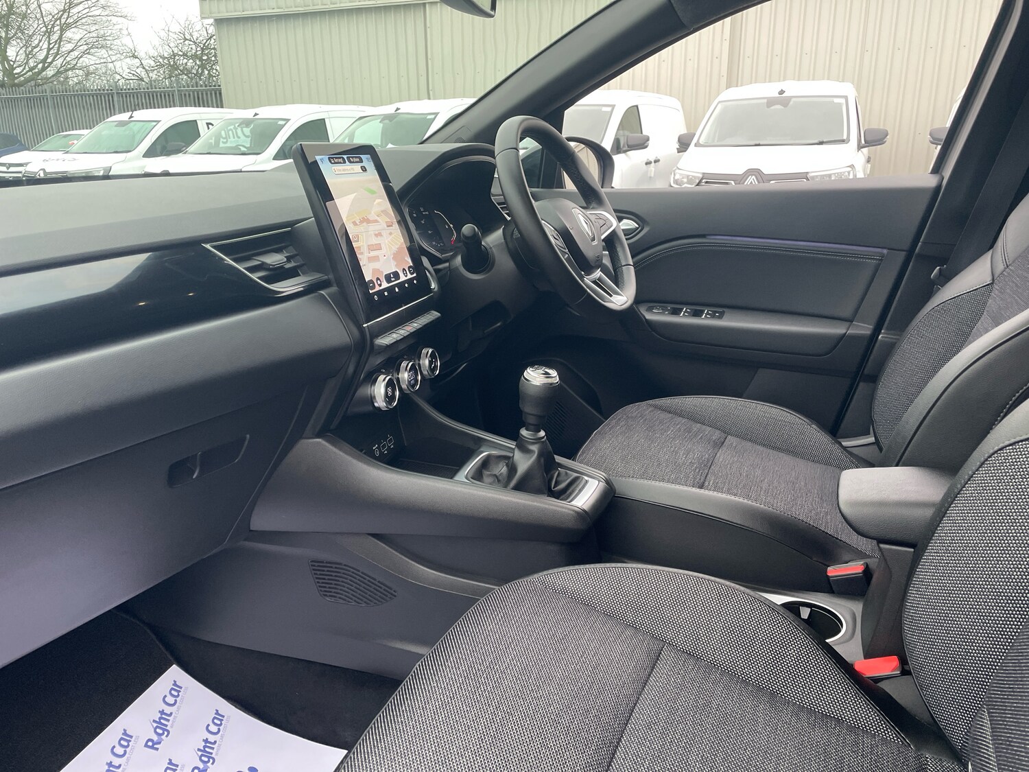 Used Renault Captur 2023 for sale - 76999545: Photo 2