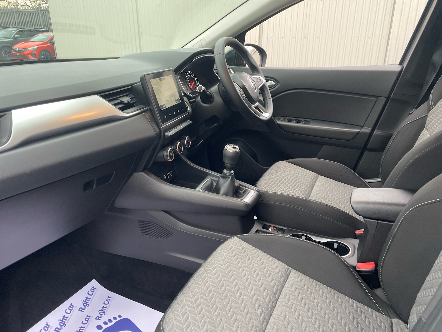 Used Renault Captur 2021 for sale - 76731665: Photo 2