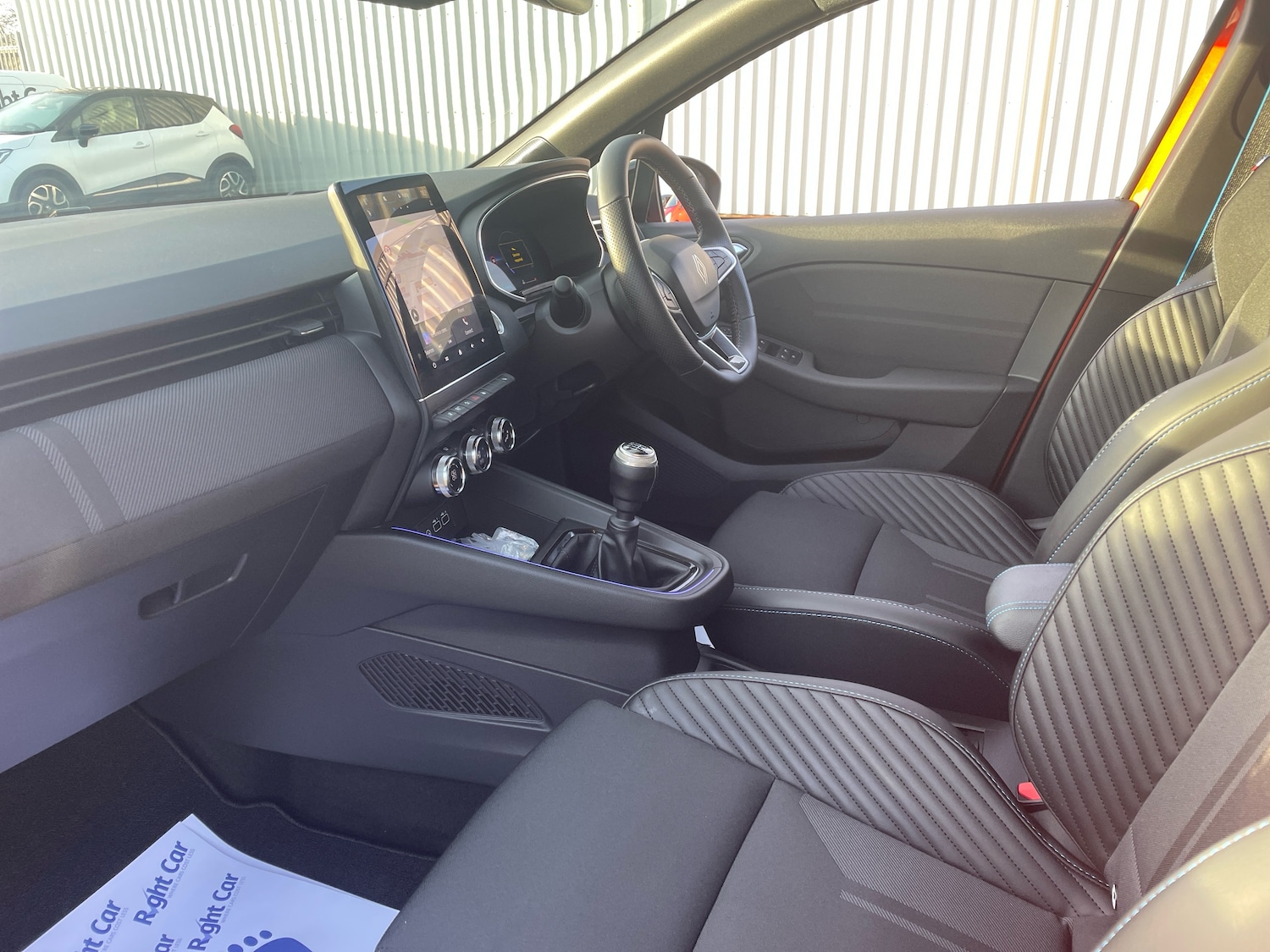 Used Renault Clio 2024 for sale - 76937590: Photo 2