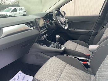 Used Renault Captur 2021 for sale - 76977943: Photo