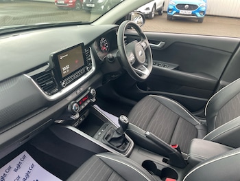 Used Kia Stonic 2021 for sale - 76501109: Photo