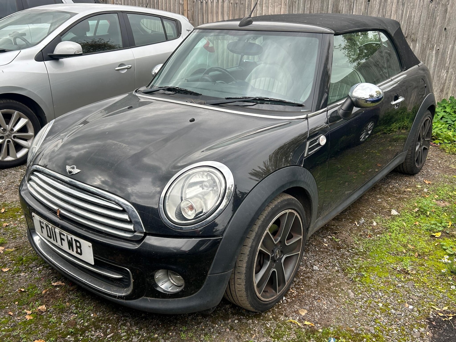 Used MINI Convertible 2011 for sale - 76314354: Photo 2