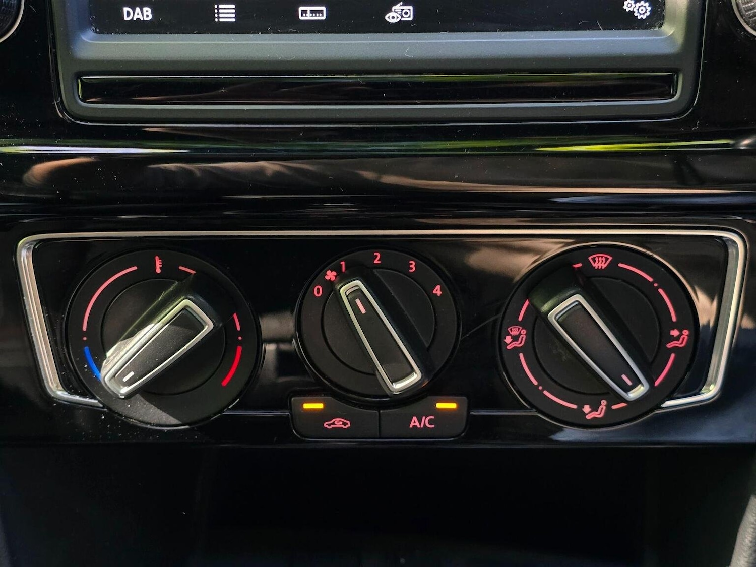 Used Volkswagen Polo 2015 for sale - 76905108: Photo 41