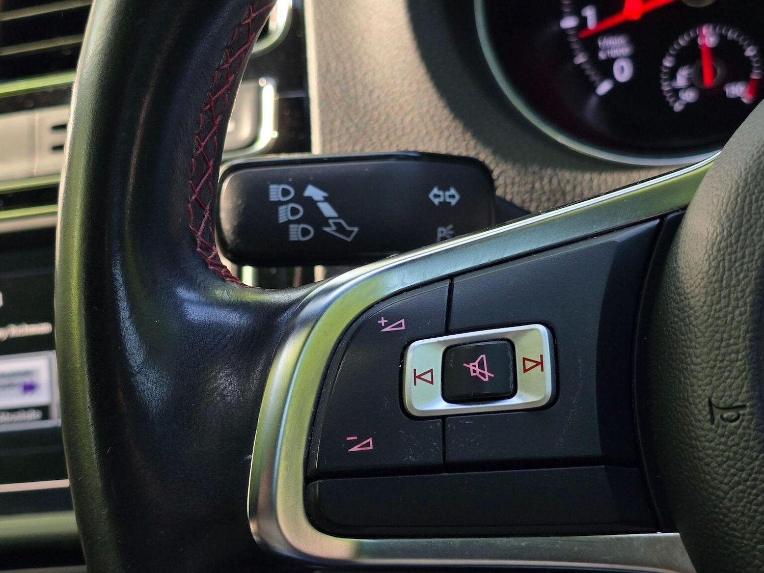 Used Volkswagen Polo 2015 for sale - 76905108: Photo 46