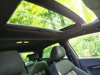 Used Volkswagen Polo 2015 for sale - 76905108: Photo