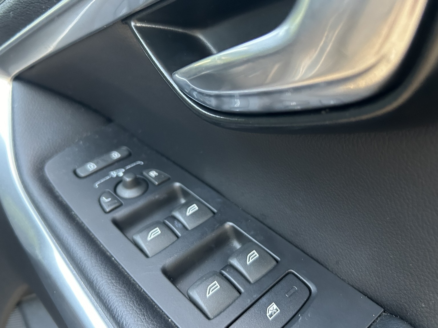 Used Volvo V40 2014 for sale - 76905111: Photo 21