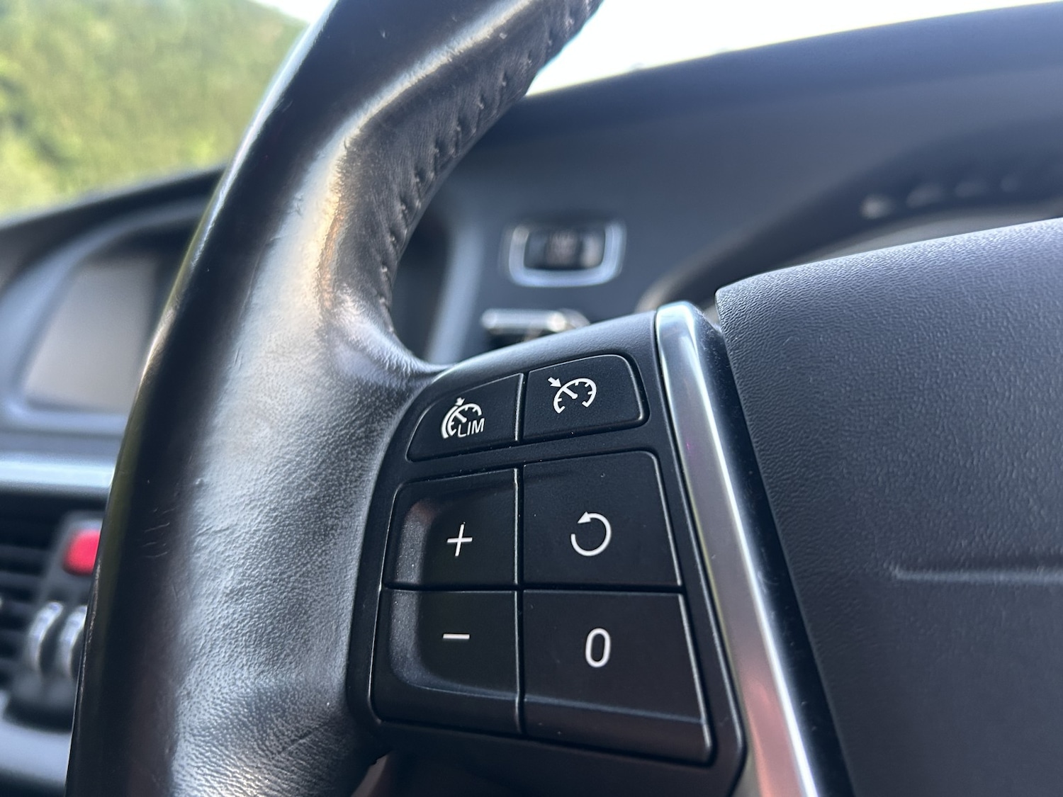 Used Volvo V40 2014 for sale - 76905111: Photo 27