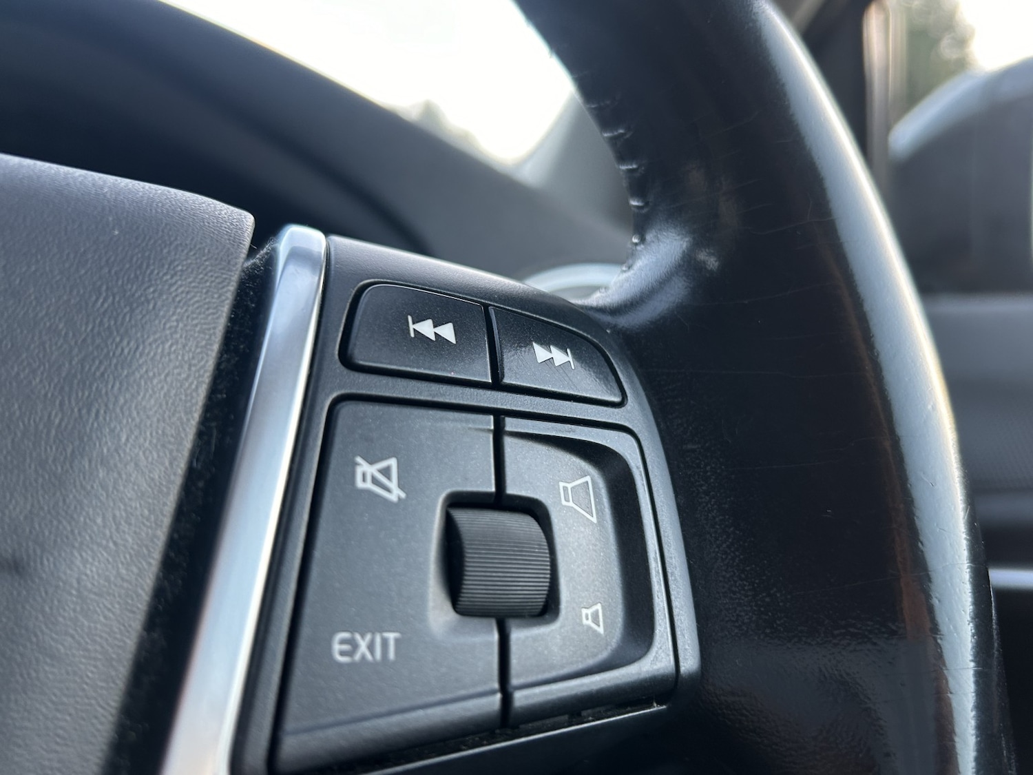 Used Volvo V40 2014 for sale - 76905111: Photo 28