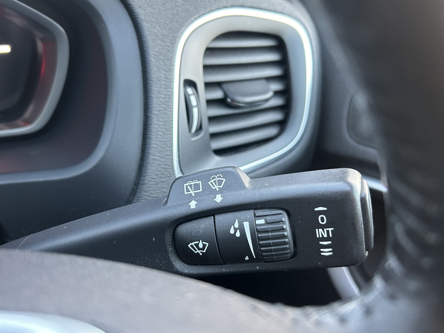 Used Volvo V40 2014 for sale - 76905111: Photo 29