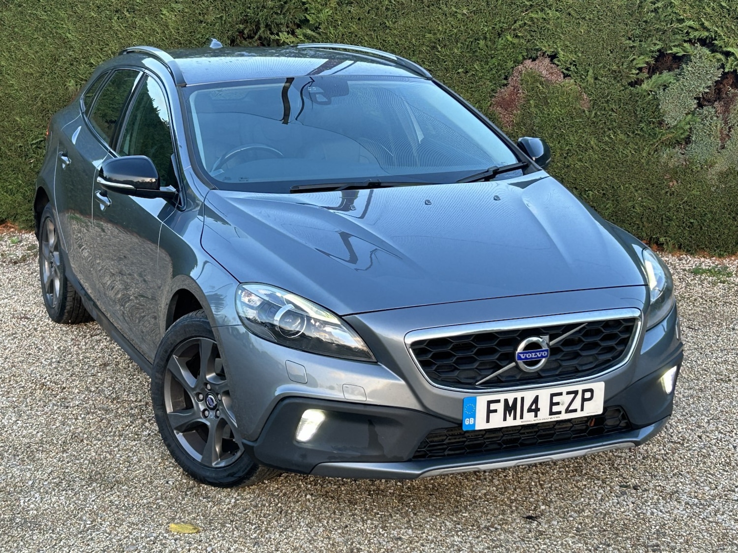 Used Volvo V40 2014 for sale - 76905111: Photo 3