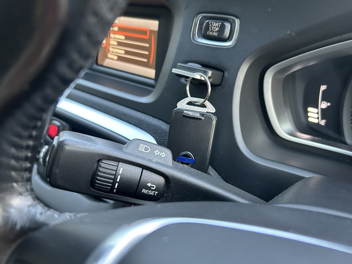 Used Volvo V40 2014 for sale - 76905111: Photo 30