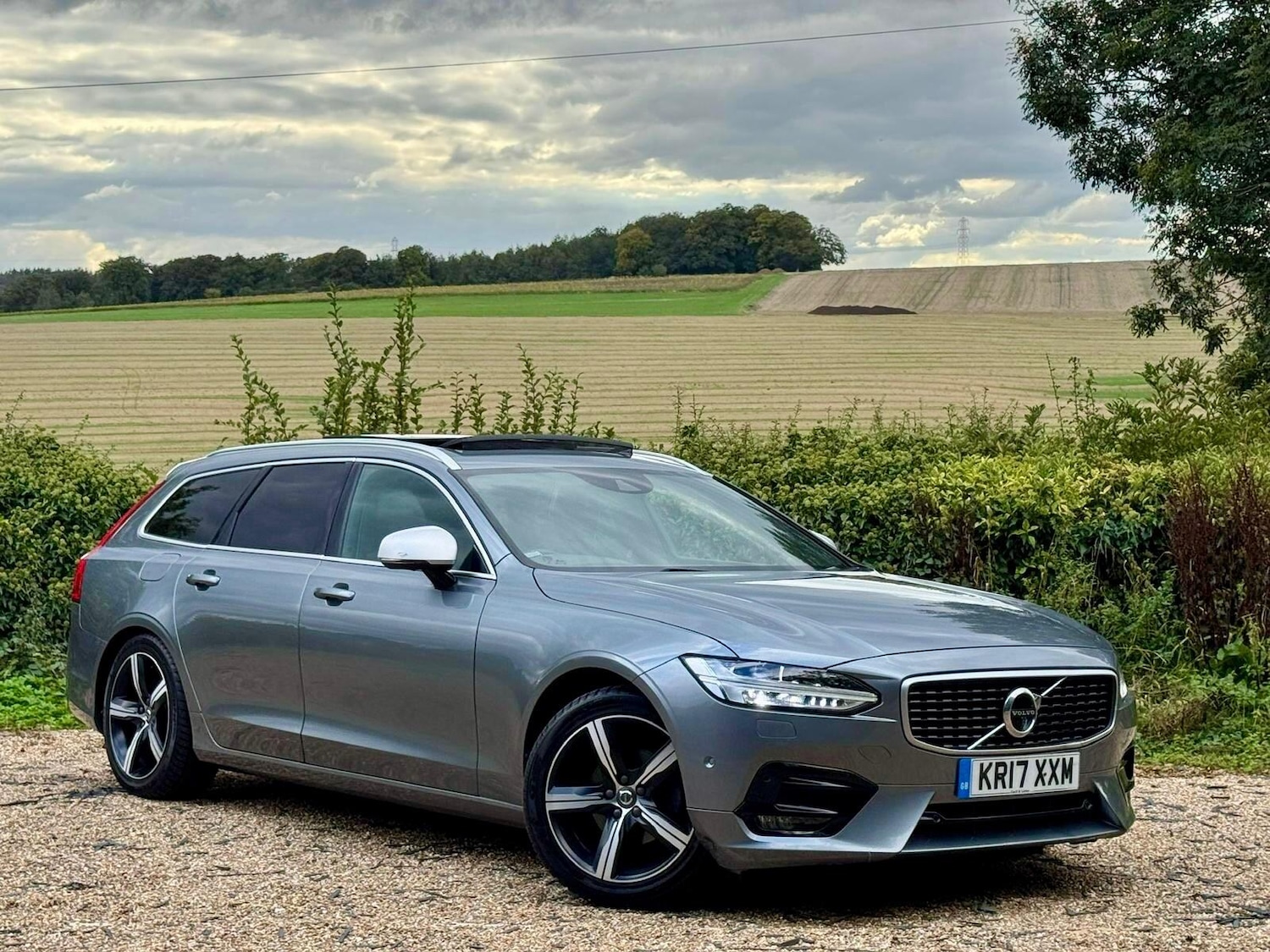 Used Volvo V90 2017 for sale - 76042891: Photo 2