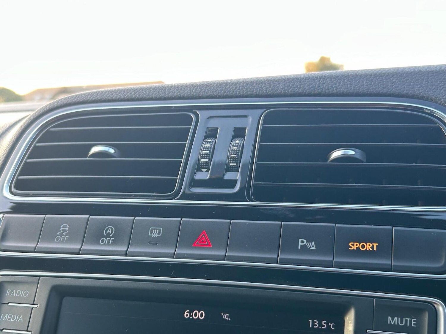 Used Volkswagen Polo 2016 for sale - 76911165: Photo 28