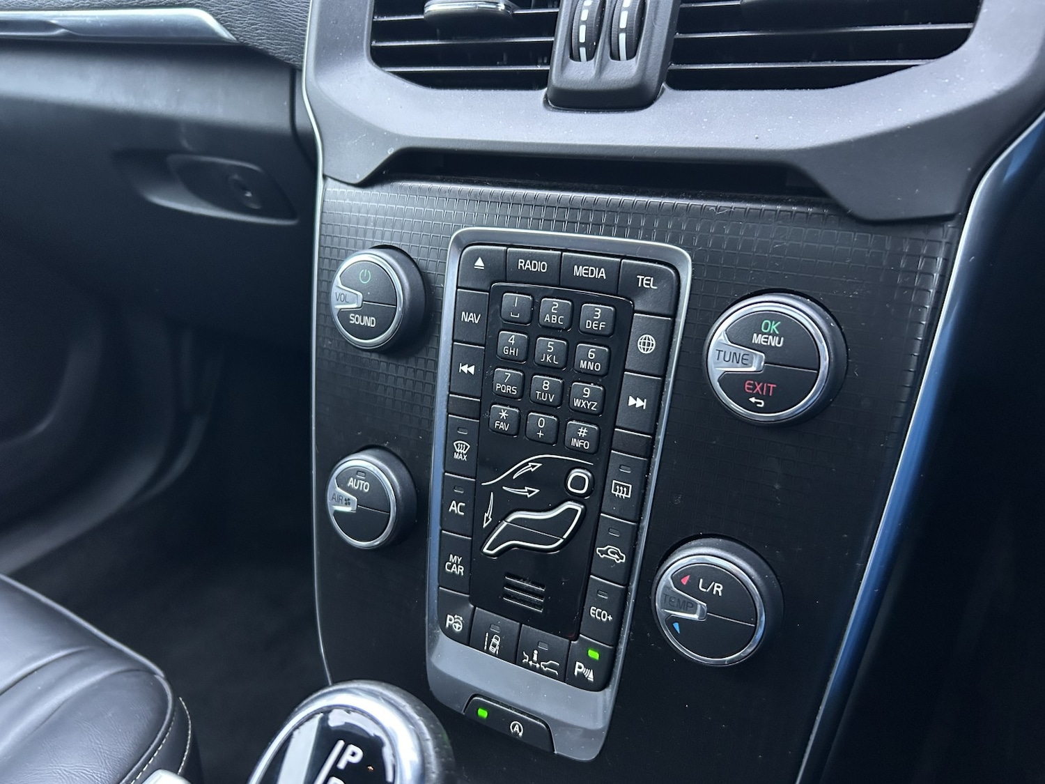 Used Volvo V40 2017 for sale - 77508477: Photo 25