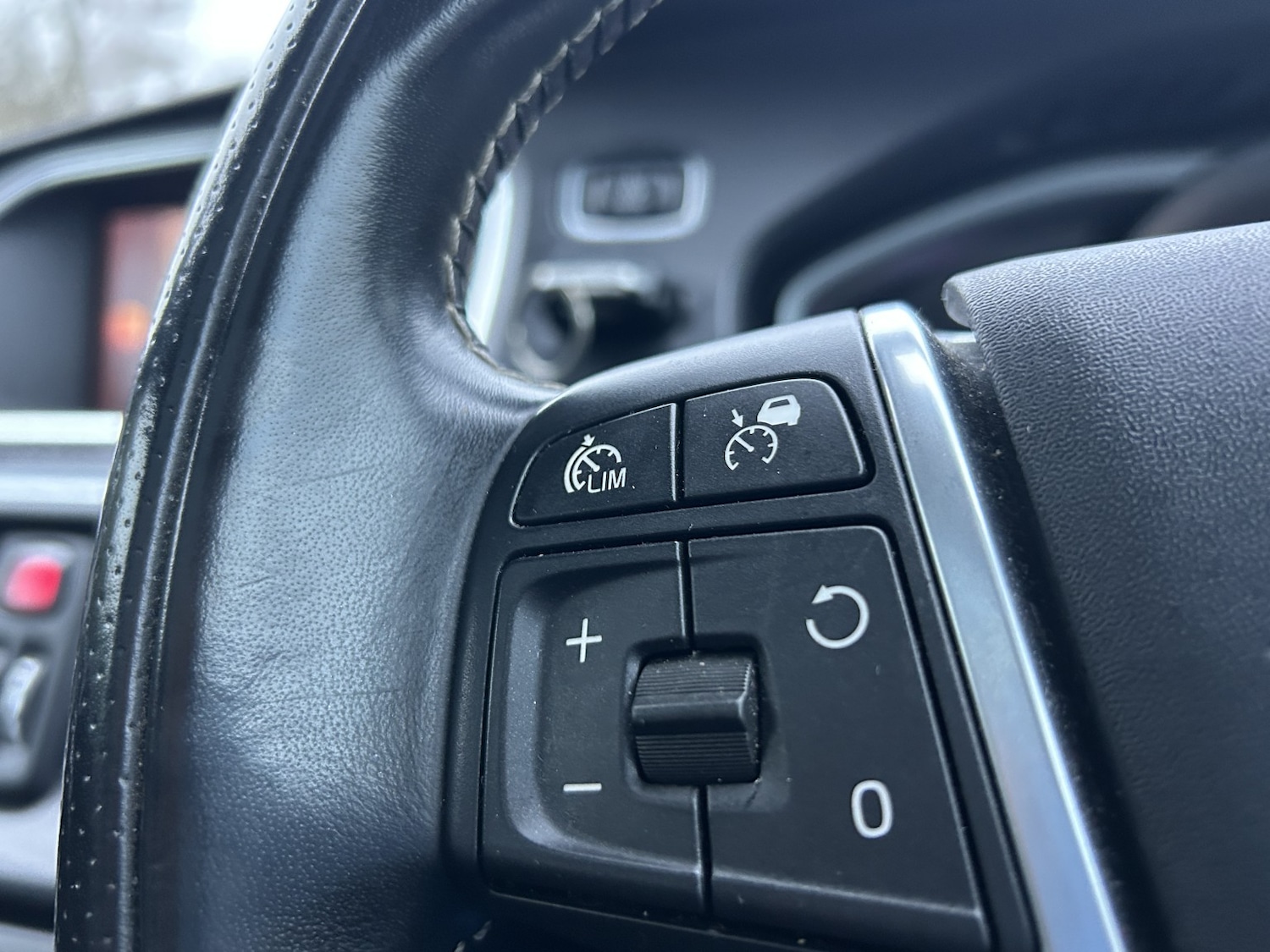 Used Volvo V40 2017 for sale - 77508477: Photo 28